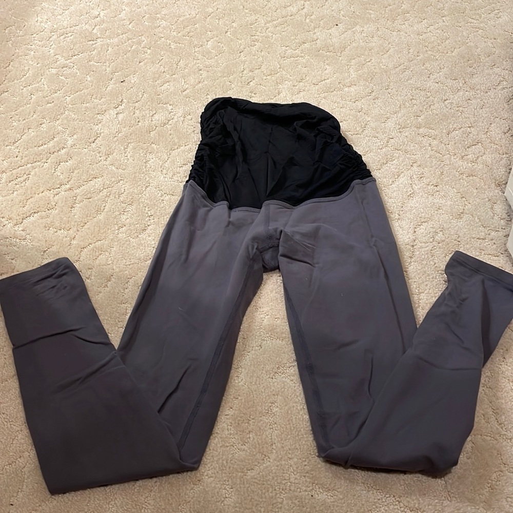 Beyond yoga maternity leggings in size XS